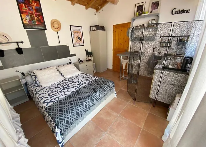 Au Mazet Du Parc Bed and breakfast